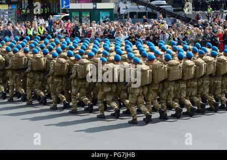 Ukrainische Fallschirmjäger marschieren, Militaerparade zum Tag der Unabhängigkeit der Ukraine gewidmet. August 24, 2017. Kiew, Ukraine Stockfoto