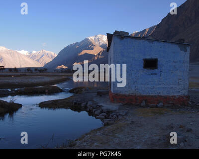 Sanddünen im Erdgeschoss des Nubra Valley, Ladakh, zwischen dem Himalaja und Karakorum reicht Stockfoto