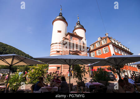 Heidelberg, Deutschland. Die Bruckentor oder Alte Brücke Tor, Eingang in die Altstadt (Altstadt) der Stadt Heidelberg von der Karl-Theodor-Brücke (Al Stockfoto