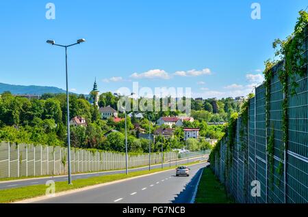 BIELSKO-BIALA, Polen - 13. MAI 2018: Blick auf die Stadt Bielsko-Biala in Polen. Stockfoto