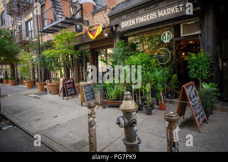 Bars und Restaurants in der Lower East Side in Manhattan in New York am Dienstag, 21. August 2018. (© Richard B. Levine) Stockfoto