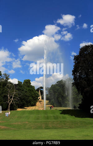 Sommer Blick auf das Wasser Brunnen bei Stanway Haus und Gärten, Stanway Dorf, Gloucestershire, Cotswolds, England Stockfoto
