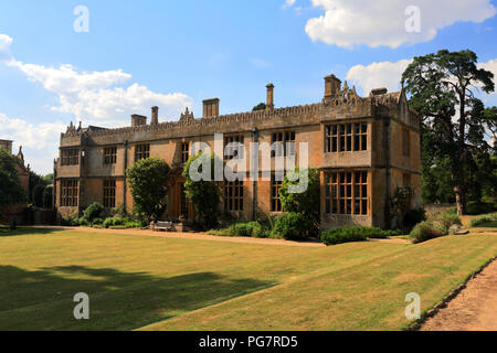 Sommer Blick auf stanway Haus und Gärten, Stanway Dorf, Gloucestershire, Cotswolds, England Stockfoto
