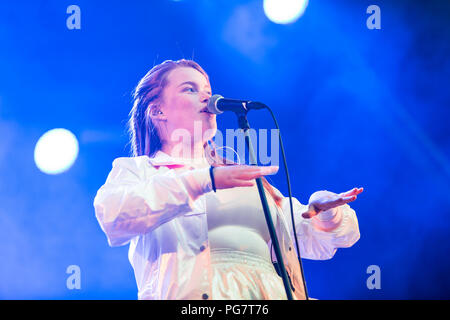 Norwegen, Bergen - 16. Juni 2018. Die norwegische Sängerin und Songwriterin Halie führt ein Live Konzert während der norwegischen Musik Festival Bergenfest 2018 in Bergen. (Foto: Gonzales Foto - Jarle H. Moe). Stockfoto