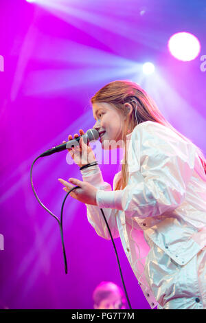Norwegen, Bergen - 16. Juni 2018. Die norwegische Sängerin und Songwriterin Halie führt ein Live Konzert während der norwegischen Musik Festival Bergenfest 2018 in Bergen. (Foto: Gonzales Foto - Jarle H. Moe). Stockfoto