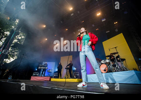 Norwegen, Bergen - 16. Juni 2018. Die norwegische Sängerin und Songwriterin Sigrid führt ein Live Konzert während der norwegischen Musik Festival Bergenfest 2018 in Bergen. (Foto: Gonzales Foto - Jarle H. Moe). Stockfoto