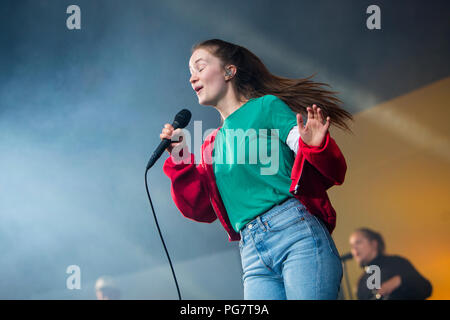 Norwegen, Bergen - 16. Juni 2018. Die norwegische Sängerin und Songwriterin Sigrid führt ein Live Konzert während der norwegischen Musik Festival Bergenfest 2018 in Bergen. (Foto: Gonzales Foto - Jarle H. Moe). Stockfoto