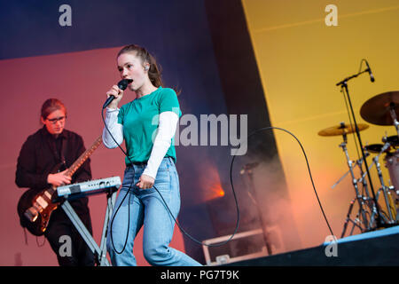 Norwegen, Bergen - 16. Juni 2018. Die norwegische Sängerin und Songwriterin Sigrid führt ein Live Konzert während der norwegischen Musik Festival Bergenfest 2018 in Bergen. (Foto: Gonzales Foto - Jarle H. Moe). Stockfoto
