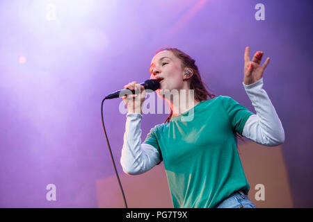 Norwegen, Bergen - 16. Juni 2018. Die norwegische Sängerin und Songwriterin Sigrid führt ein Live Konzert während der norwegischen Musik Festival Bergenfest 2018 in Bergen. (Foto: Gonzales Foto - Jarle H. Moe). Stockfoto