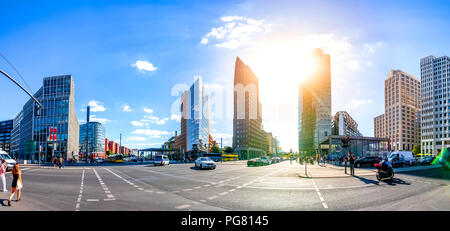 Deutschland, Berlin, Blick auf den Potsdamer Platz an der Hintergrundbeleuchtung Stockfoto