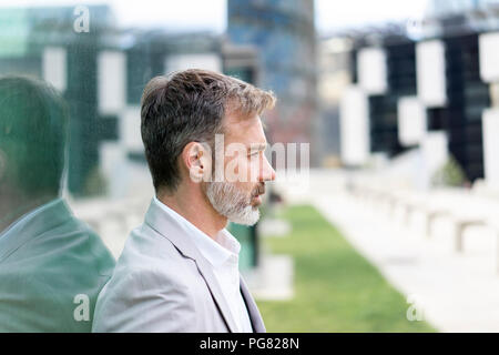 Spanien, Barcelona, Profil von bärtigen Geschäftsmann Stockfoto