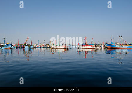 Fischerboote auf Bucht von Paracas Stockfoto