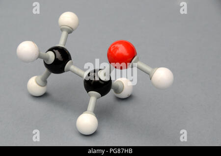 Molekülmodell von Ethanol. Stockfoto