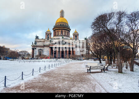 Isaaks-kathedrale im Winter bei Sankt Petersburg. Russland Stockfoto