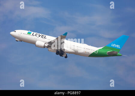 Barcelona, Spanien - 21. August 2018: Level Airbus A330-200 vom Flughafen El Prat in Barcelona, Spanien. Stockfoto