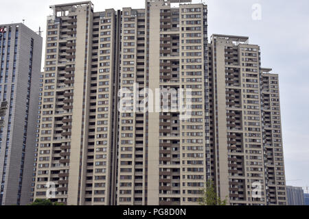 Hangzhou, Hangzhou, China. 24 Aug, 2018. Hangzhou, China - eine Reißverschluss-förmiges Gebäude in Hangzhou, Osten Chinas Provinz Zhejiang. Credit: SIPA Asien/ZUMA Draht/Alamy leben Nachrichten Stockfoto