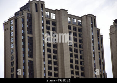 Hangzhou, Hangzhou, China. 24 Aug, 2018. Hangzhou, China - eine Reißverschluss-förmiges Gebäude in Hangzhou, Osten Chinas Provinz Zhejiang. Credit: SIPA Asien/ZUMA Draht/Alamy leben Nachrichten Stockfoto