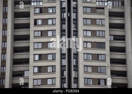 Hangzhou, Hangzhou, China. 24 Aug, 2018. Hangzhou, China - eine Reißverschluss-förmiges Gebäude in Hangzhou, Osten Chinas Provinz Zhejiang. Credit: SIPA Asien/ZUMA Draht/Alamy leben Nachrichten Stockfoto