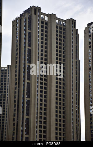 Hangzhou, Hangzhou, China. 24 Aug, 2018. Hangzhou, China - eine Reißverschluss-förmiges Gebäude in Hangzhou, Osten Chinas Provinz Zhejiang. Credit: SIPA Asien/ZUMA Draht/Alamy leben Nachrichten Stockfoto