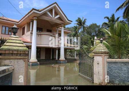 Kerala 22 Aug 2018 Menschen Durch Das Hochwasser Im Sudlichsten