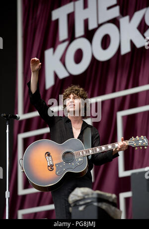 Die Kooks treten am ersten Tag auf der Hauptbühne des Reading Festival Day One auf Stockfoto