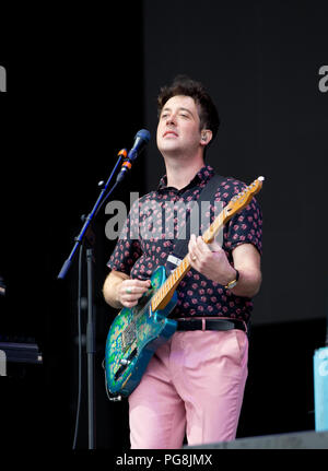 Die Wombats treten am ersten Tag auf der Hauptbühne beim Lesefest 2018 auf Stockfoto