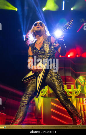 Tinley Park, Illinois, USA. 22 Aug, 2018. RICHIE FAULKNER von Judas Priester während der lange Abschied Tour im Hollywood Casino Amphitheater in Tinley Park, Illinois Credit: Daniel DeSlover/ZUMA Draht/Alamy leben Nachrichten Stockfoto