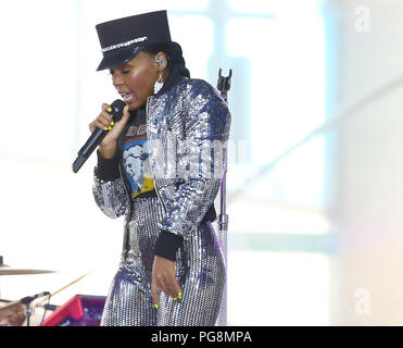 New York, USA. 24. Aug 2018. Janelle Monae führt auf der NBC Today Show als Teil der Citi Konzertreihe am 24. August 2018 in New York City Quelle: MPA/Alamy leben Nachrichten Stockfoto