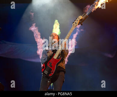 Fall Out Boy treten auf der Hauptbühne am ersten Tag beim Reading Festival 2018 auf Stockfoto