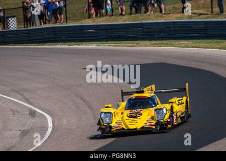 Bowmanville, KÖNNEN., 08. Jul 2018. 8. Juli 2018. Die Zahl 85 ORECA LMP2, angetrieben durch das Team von Simon Trummer und Robert Alon, in dem Prototyp Serie, betritt die geschwungenen rechts abbiegen 1 am 08 Juli, 2018 Canadian Tire Motorsport Park während der Mobil1 Sportwagen Grand Prix Wochenende. Credit: Victor Biro/ZUMA Draht/Alamy leben Nachrichten Stockfoto