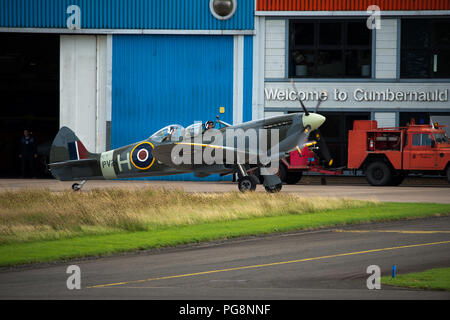 Cumbernauld, Schottland, Großbritannien. 24. Aug 2018. Spezielle Spitfire Flüge in Cumbernauld Airport, Cumbernauld, Schottland, Großbritannien - 24 August 2018 Credit: Colin Fisher/Alamy leben Nachrichten Stockfoto