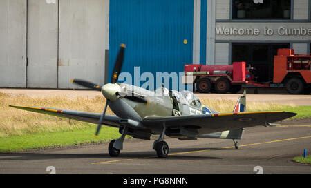 Cumbernauld, Schottland, Großbritannien. 24. Aug 2018. Spezielle Spitfire Flüge in Cumbernauld Airport, Cumbernauld, Schottland, Großbritannien - 24 August 2018 Credit: Colin Fisher/Alamy leben Nachrichten Stockfoto