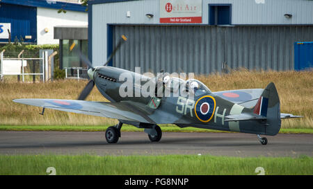 Cumbernauld, Schottland, Großbritannien. 24. Aug 2018. Spezielle Spitfire Flüge in Cumbernauld Airport, Cumbernauld, Schottland, Großbritannien - 24 August 2018 Credit: Colin Fisher/Alamy leben Nachrichten Stockfoto