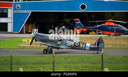 Cumbernauld, Schottland, Großbritannien. 24. Aug 2018. Spezielle Spitfire Flüge in Cumbernauld Airport, Cumbernauld, Schottland, Großbritannien - 24 August 2018 Credit: Colin Fisher/Alamy leben Nachrichten Stockfoto