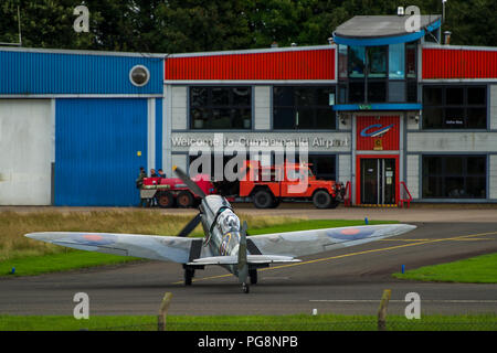 Cumbernauld, Schottland, Großbritannien. 24. Aug 2018. Spezielle Spitfire Flüge in Cumbernauld Airport, Cumbernauld, Schottland, Großbritannien - 24 August 2018 Credit: Colin Fisher/Alamy leben Nachrichten Stockfoto