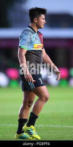 Twickenham Stoop, London, UK. 24 Aug, 2018. Vor Jahreszeit Rugby freundlich, Harlekine versus Ealing Trailfinders; Marcus Smith von harlekine Credit: Aktion plus Sport/Alamy leben Nachrichten Stockfoto