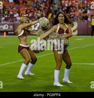 Landover, USA. 24. August 2018: redskin Cheerleadern während einer preseason NFL Football Spiel zwischen den Washington Redskins und die Denver Broncos am FedEx Feld in Landover, Md. Justin Cooper/CSM Credit: Cal Sport Media/Alamy leben Nachrichten Stockfoto