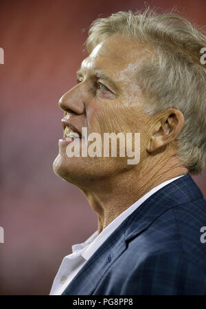 Landover, USA. August 24, 2018: John Elway während der preseason NFL Football Spiel zwischen den Washington Redskins und die Denver Broncos am FedEx Feld in Landover, Md. Justin Cooper/CSM Credit: Cal Sport Media/Alamy leben Nachrichten Stockfoto