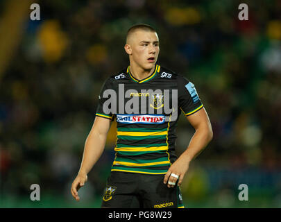 Northampton, Großbritannien. 24. August 2018. Ollie Sleightholme von Northampton Heiligen während der Vor Saisonbeginn freundliches Spiel zwischen Northampton Saints und Glasgow Krieger am Franklin's Gardens. Credit: atsportphoto/Alamy leben Nachrichten Stockfoto