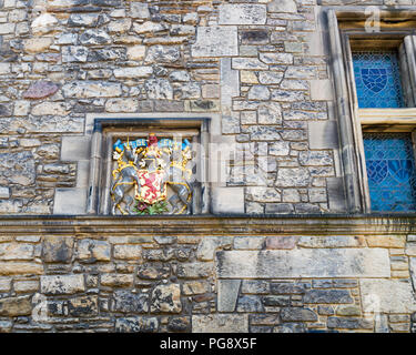 Das königliche Wappen von Schottland ist an der Außenwand des Palas, Schloss Edinburgh, Edinburgh, Schottland angezeigt Stockfoto