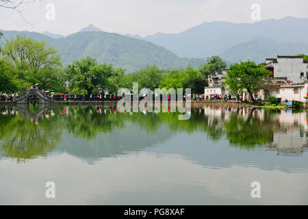 Crouching Tiger Hidden Dragon Film Lage, Qing Ming Song Dorf, von Künstlern, Fotografen, authentischen Gebäuden, Hongcun, Jaingxi Sprueche, VR China, China verehrt Stockfoto