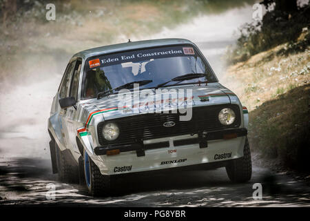 1975 Ford Escort MK2 Rallye Auto mit Fahrer Russ Maurer am Goodwood Festival 2018 von Geschwindigkeit, Sussex, UK. Stockfoto