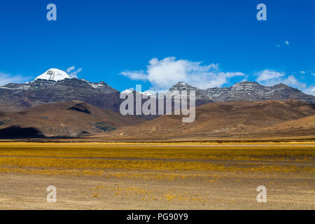 Schneebedeckter Gipfel des heiligen Berges Kailash, tibetischer Buddhismus, heiliger Berg. Tibet, China. Stockfoto