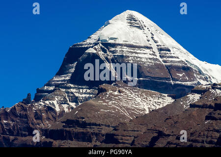 Schneebedeckter Gipfel des heiligen Berges Kailash, tibetischer Buddhismus, heiliger Berg. Tibet, China. Stockfoto