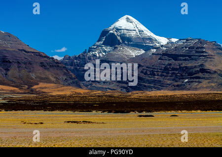 Schneebedeckter Gipfel des heiligen Berges Kailash, tibetischer Buddhismus, heiliger Berg. Tibet, China. Stockfoto