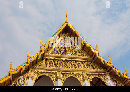 Dach Details von Wat Phra Kaew (Wat Phra Sri Rattana Satsadaram) in Bangkok, Thailand. Stockfoto