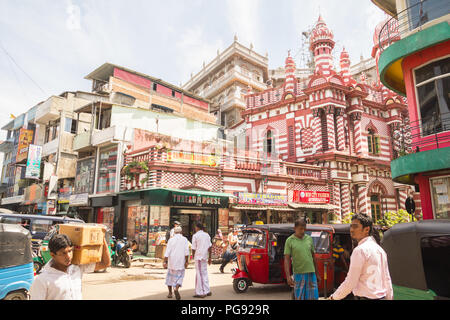 Colombo SRI LANKA - 25. NOVEMBER: Straße am 25. November 2013 in Colombo, Sri Lanka Stockfoto