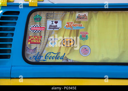 Bunte 1977 VW Volkswagen Wohnmobil. Großbritannien Stockfoto