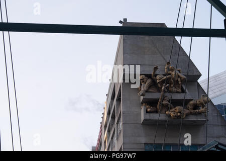 Die Skulptur genannt das Publikum von Michael Schnee auf das Rogers Centre, der Heimat der Blue Jays Baseball Team in der Innenstadt von Toronto Stockfoto