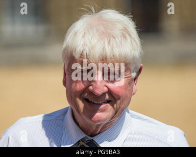 Letzte Sendung des lang andauernden BBC der täglichen Politik zeigen, College Green, Westminster, London UK bietet: Stanley Johnson Wo: London, England, Großbritannien Wann: 24 Aug 2018 Quelle: Wheatley/WANN Stockfoto